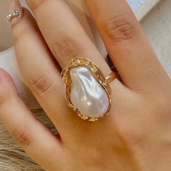 Elegant Gold and White Pearl Ring - Picture 1 of 2